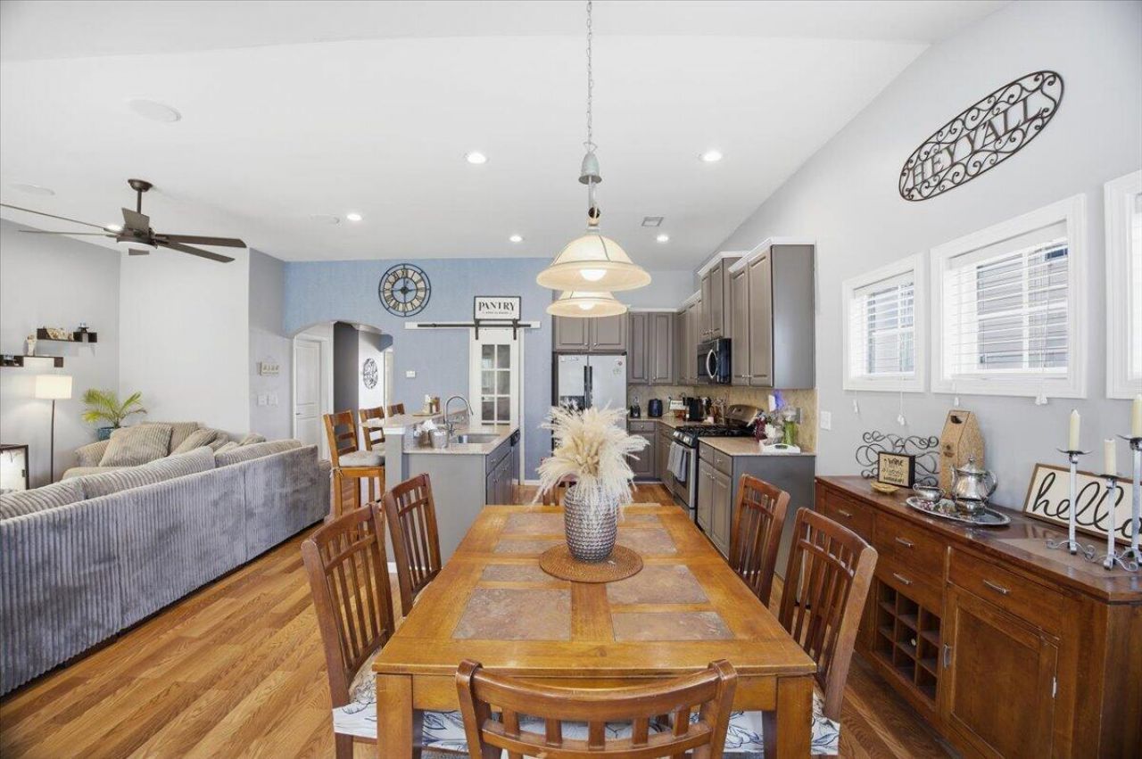 8009 Henderson Road Photo 19