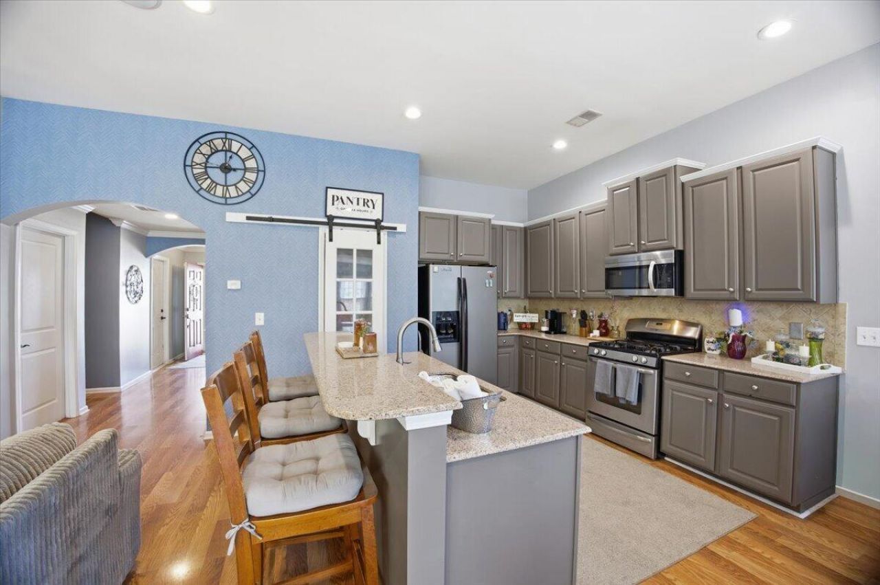 8009 Henderson Road Photo 20