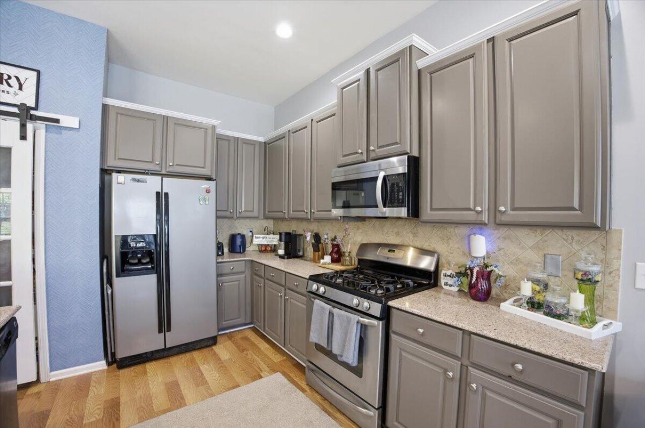 8009 Henderson Road Photo 22