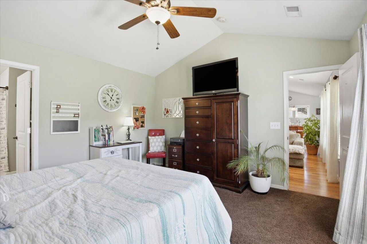 8009 Henderson Road Photo 28