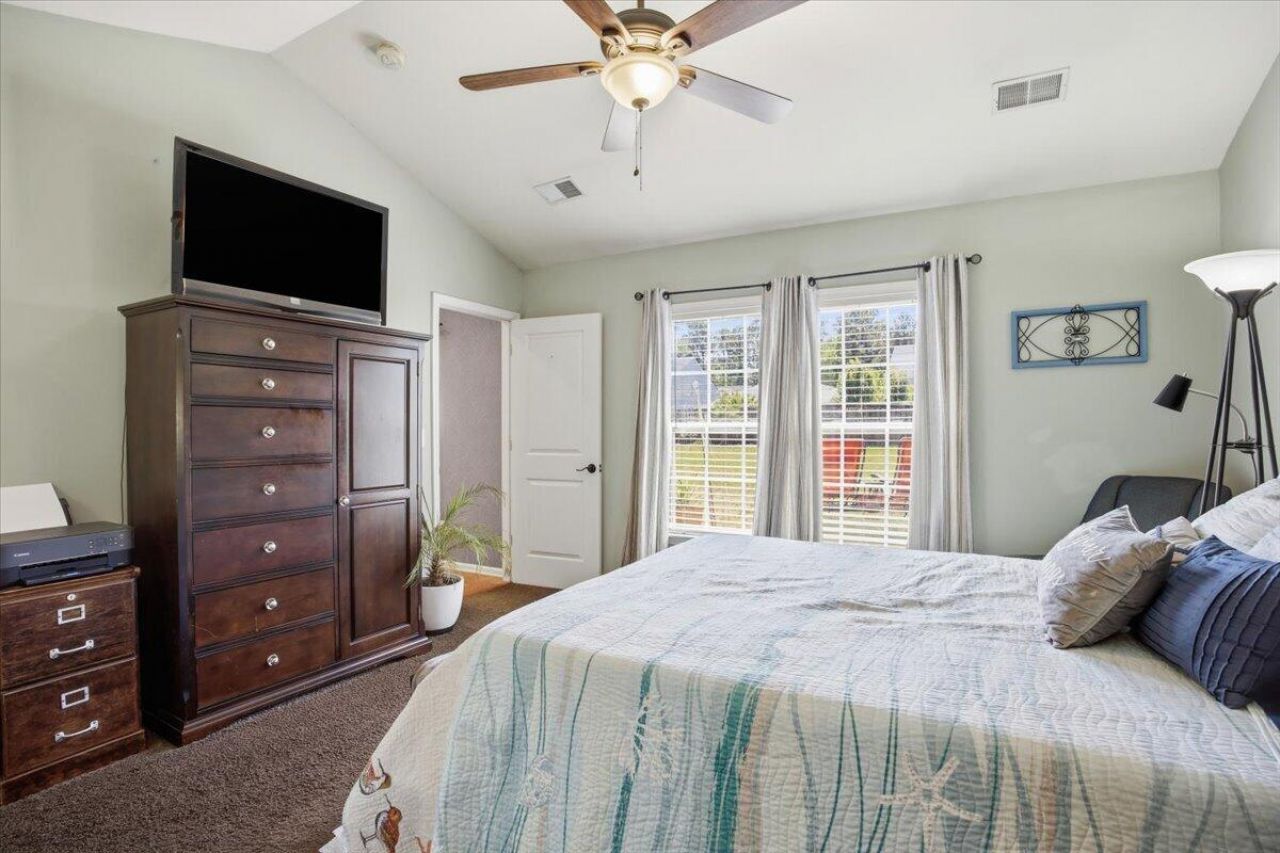 8009 Henderson Road Photo 29