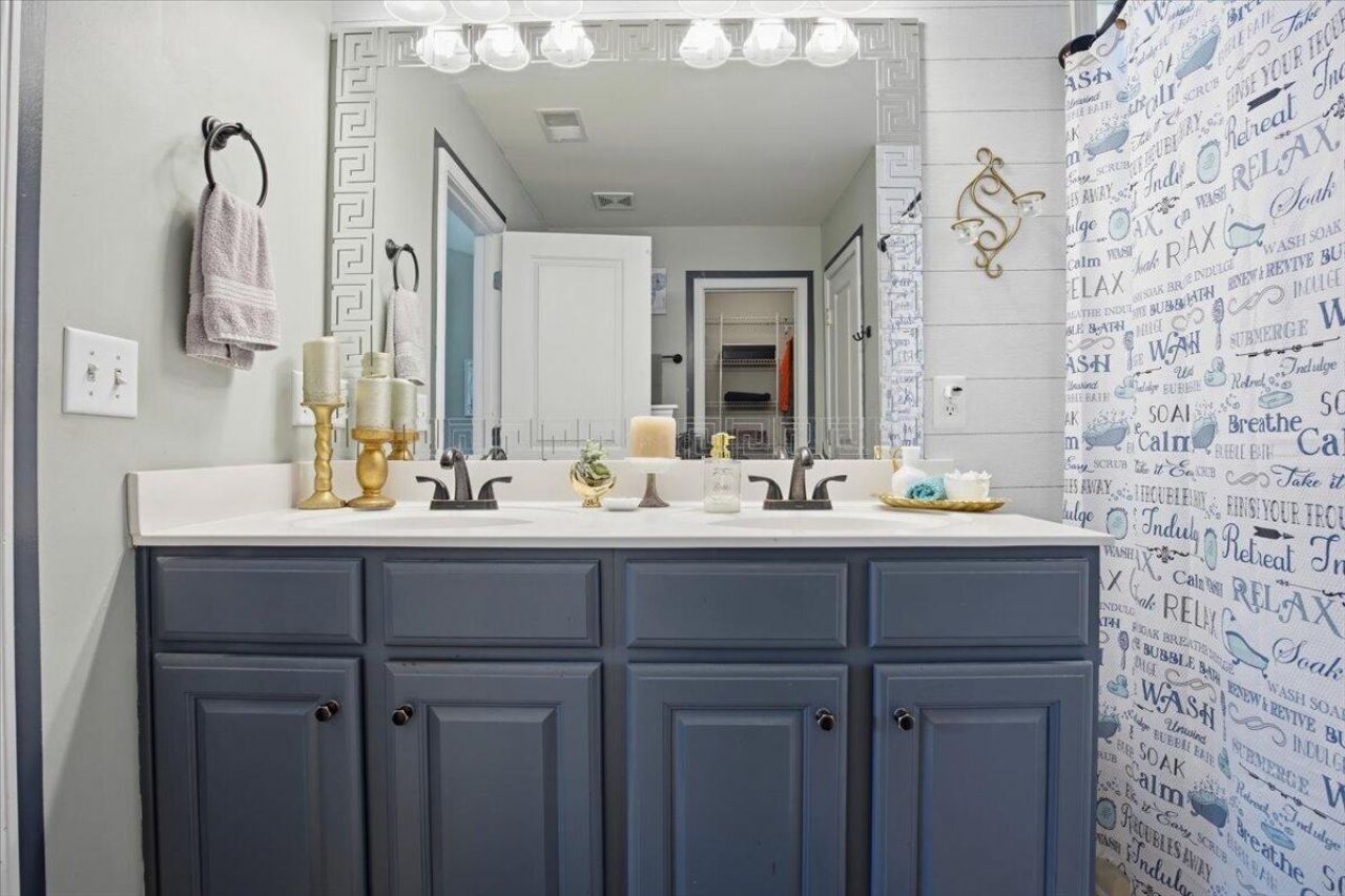 8009 Henderson Road Photo 32