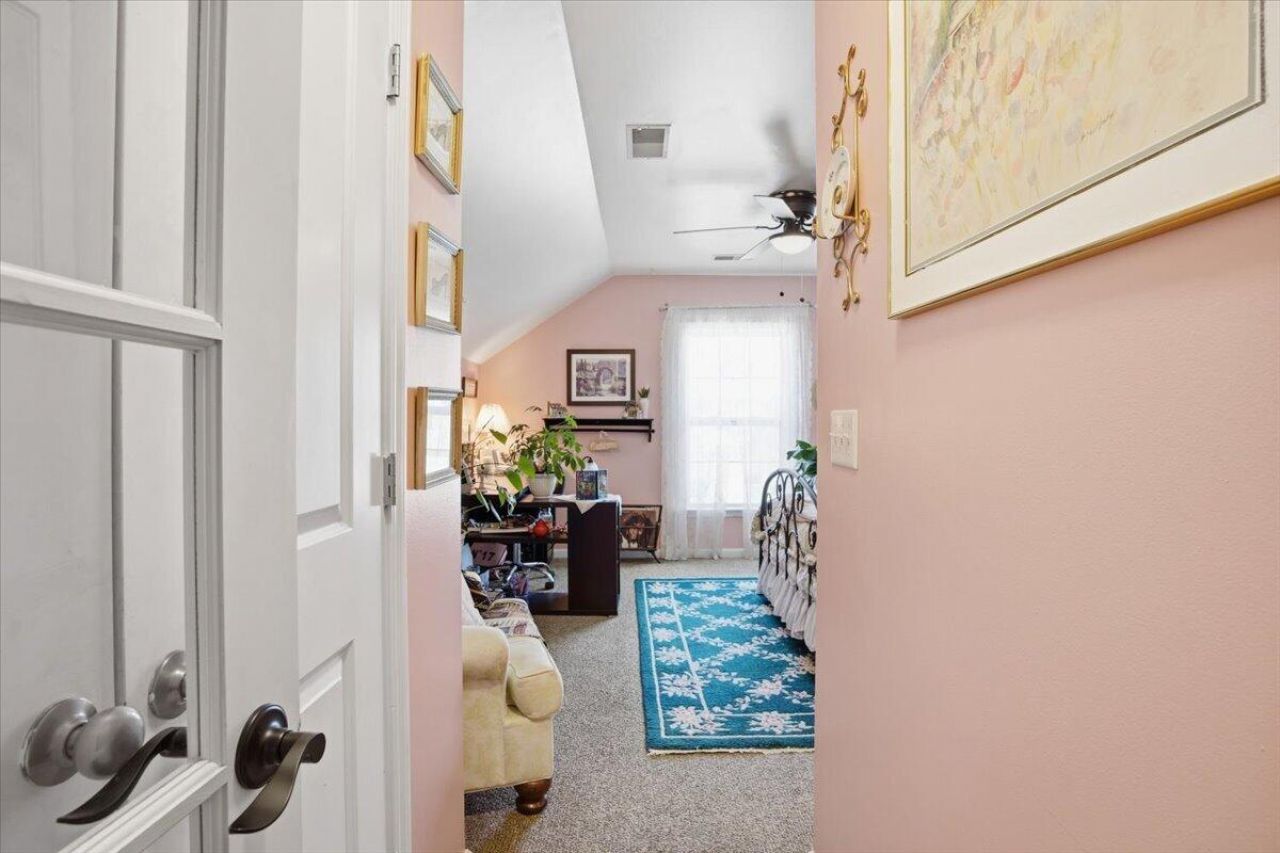 8009 Henderson Road Photo 33