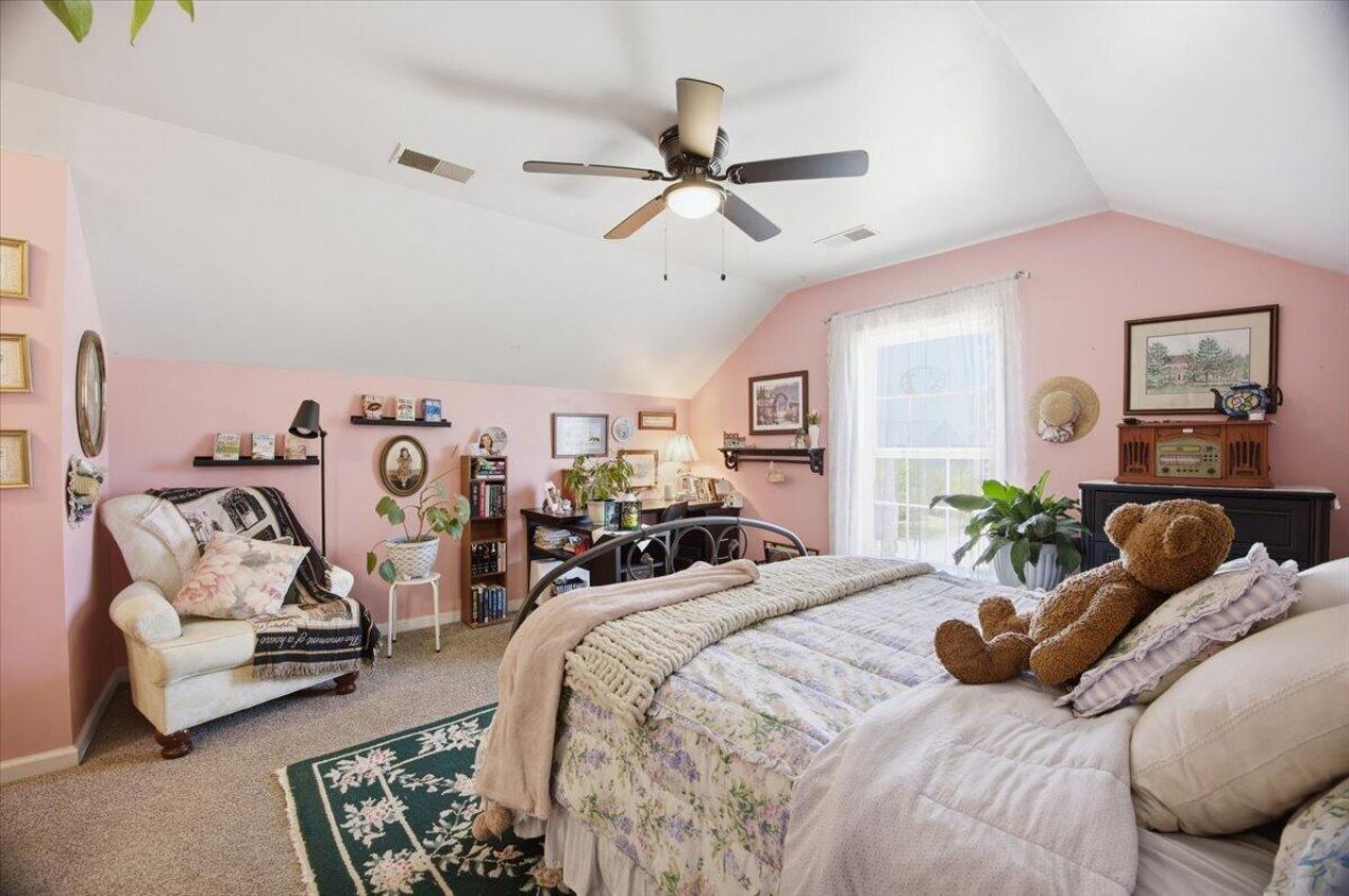 8009 Henderson Road Photo 35