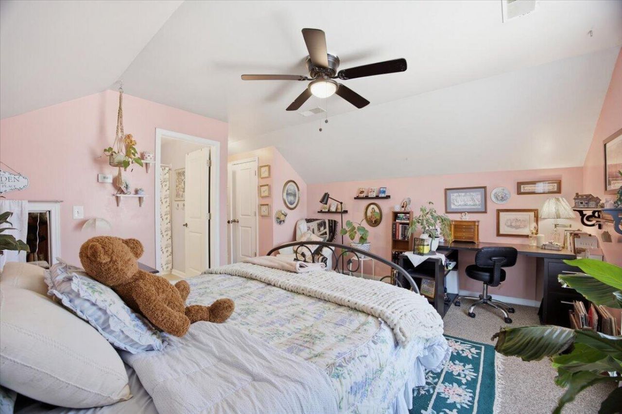 8009 Henderson Road Photo 36