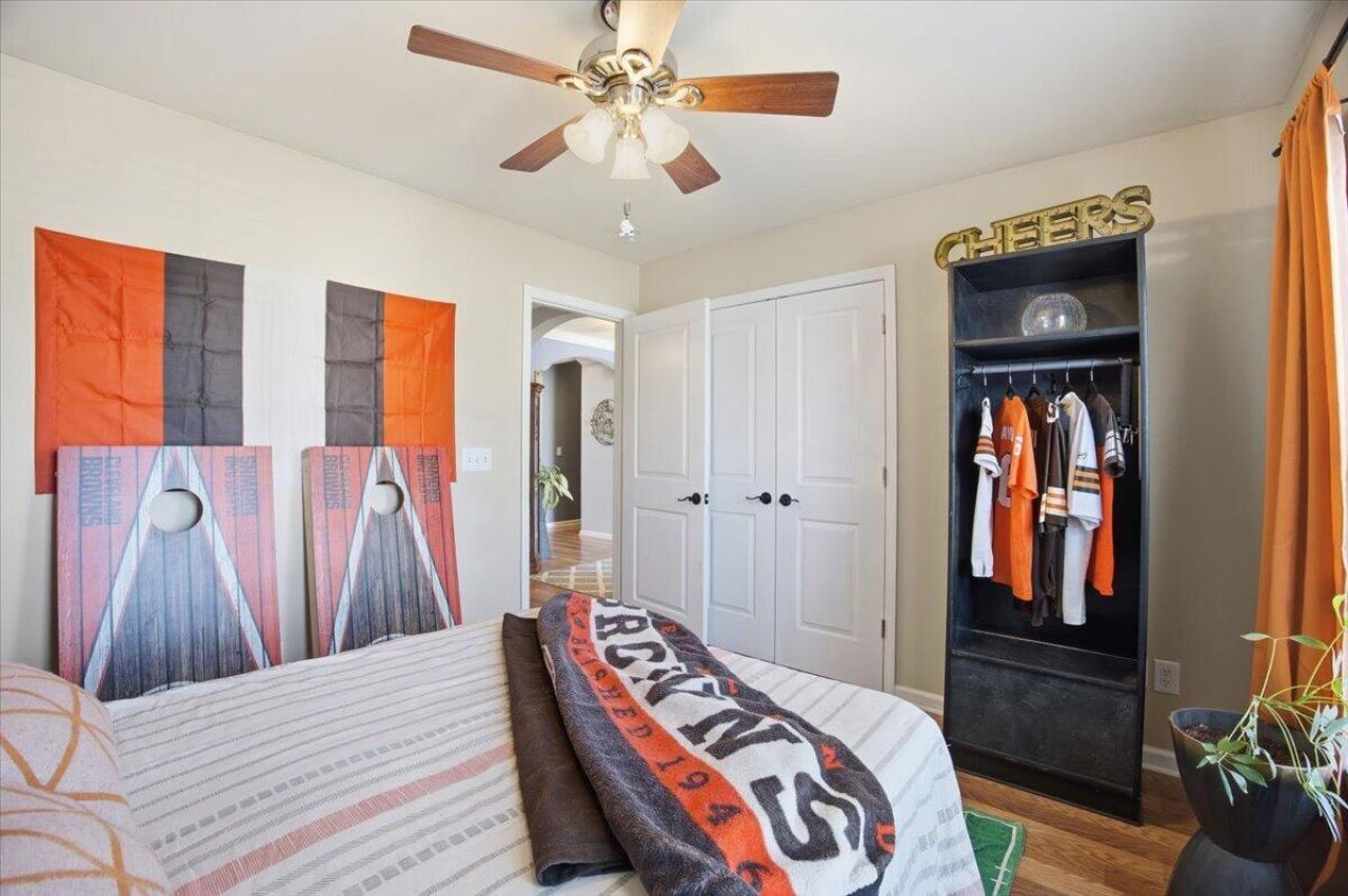 8009 Henderson Road Photo 7