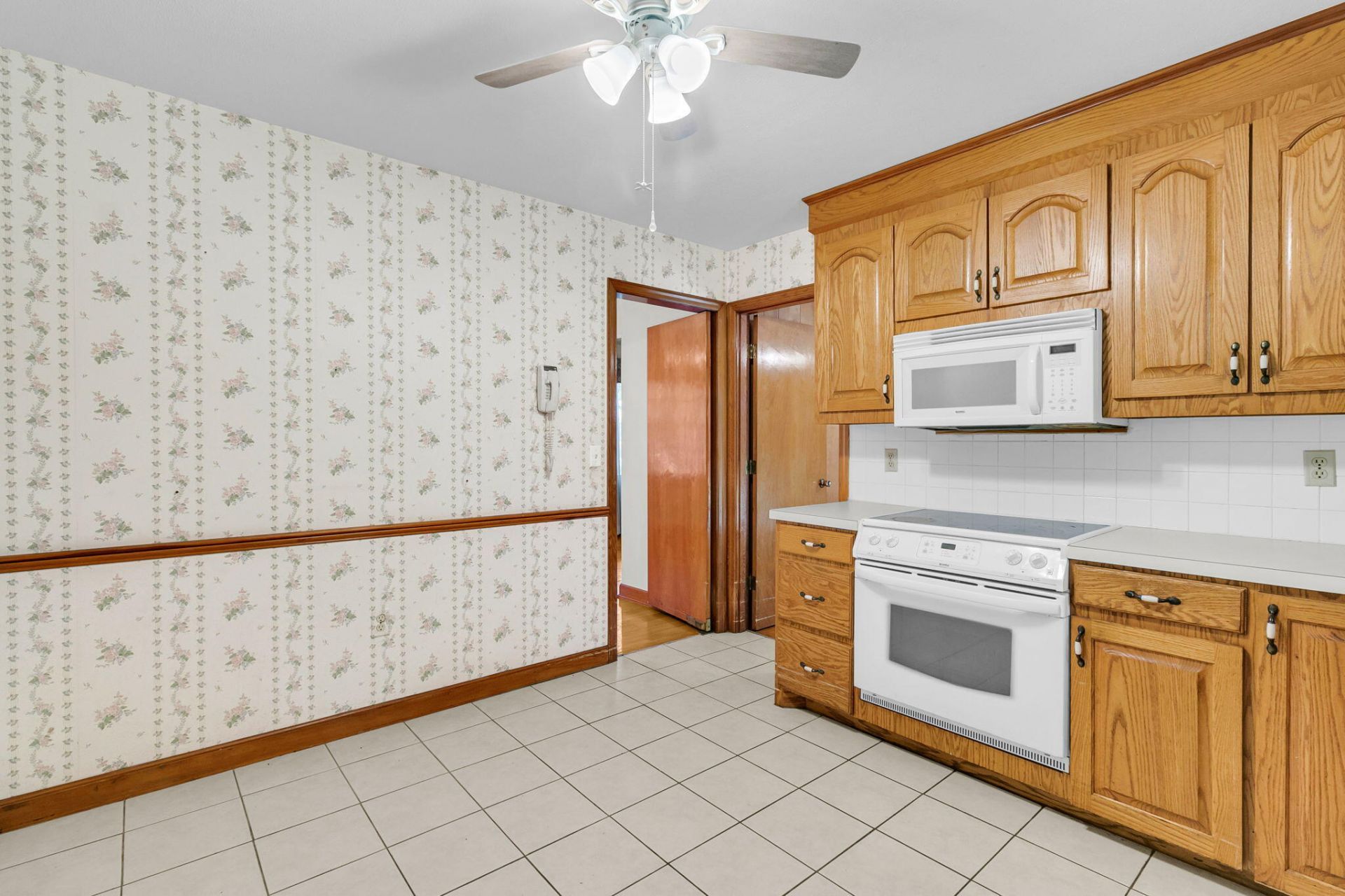 1223 Winston Street Photo 10