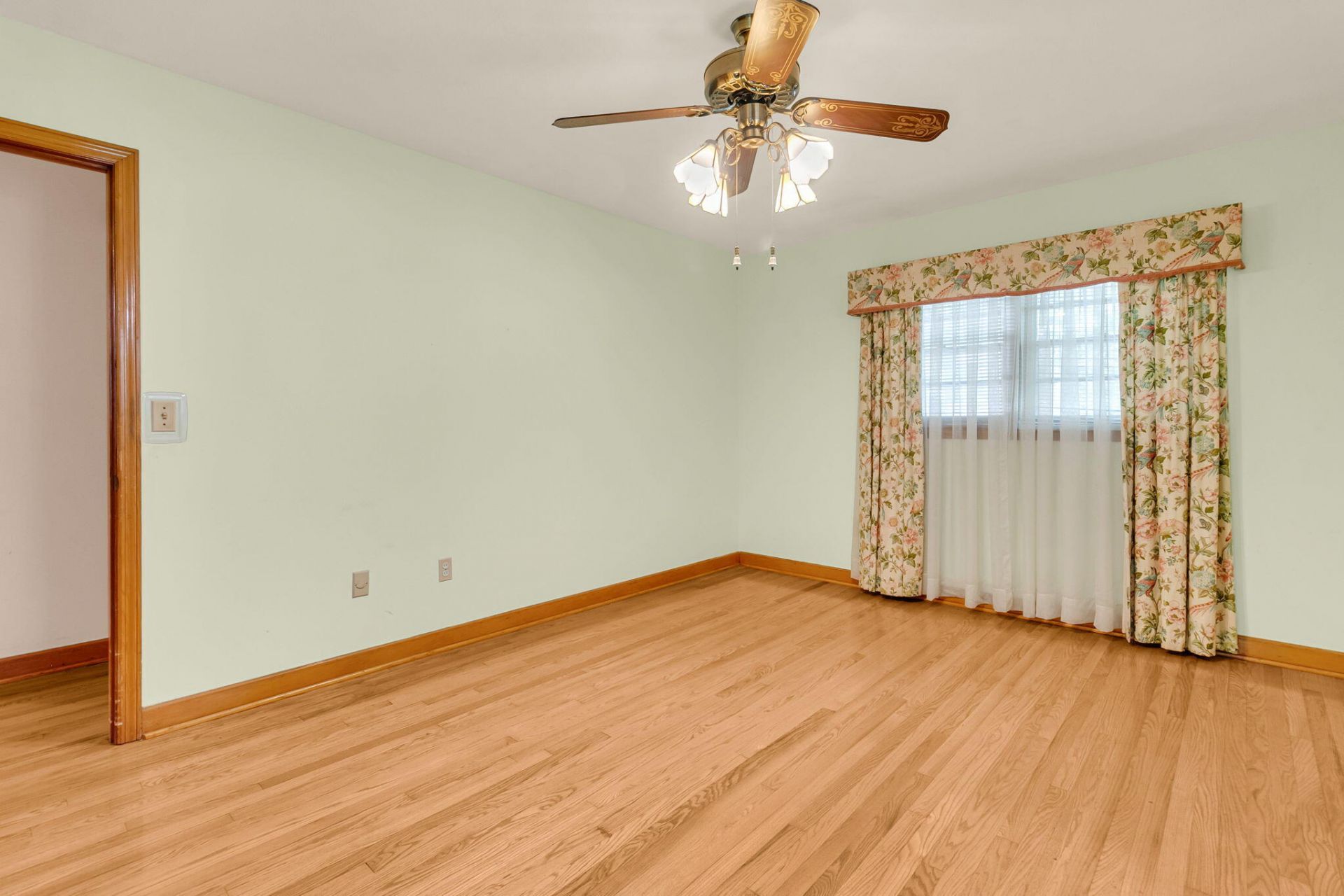 1223 Winston Street Photo 17