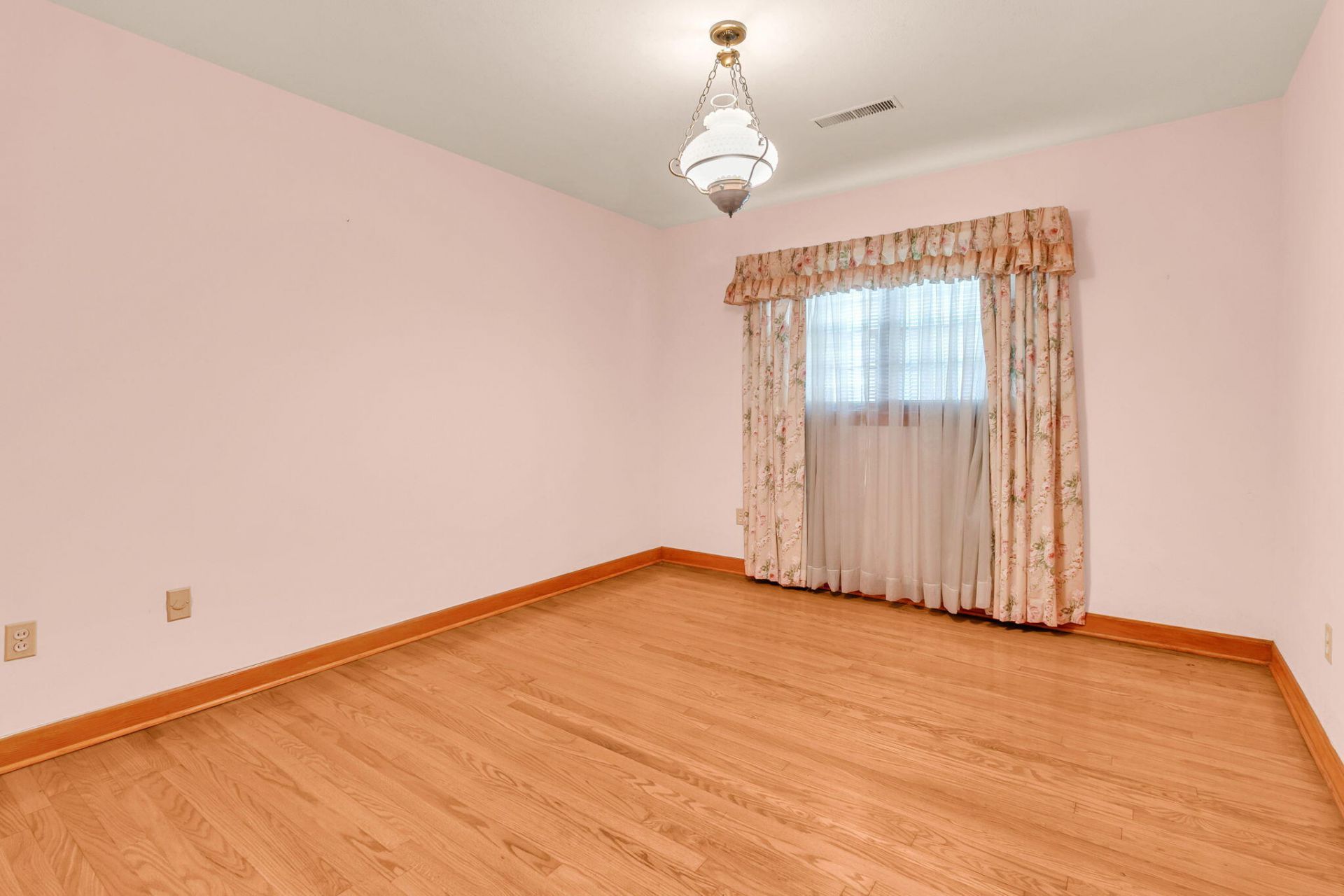 1223 Winston Street Photo 18