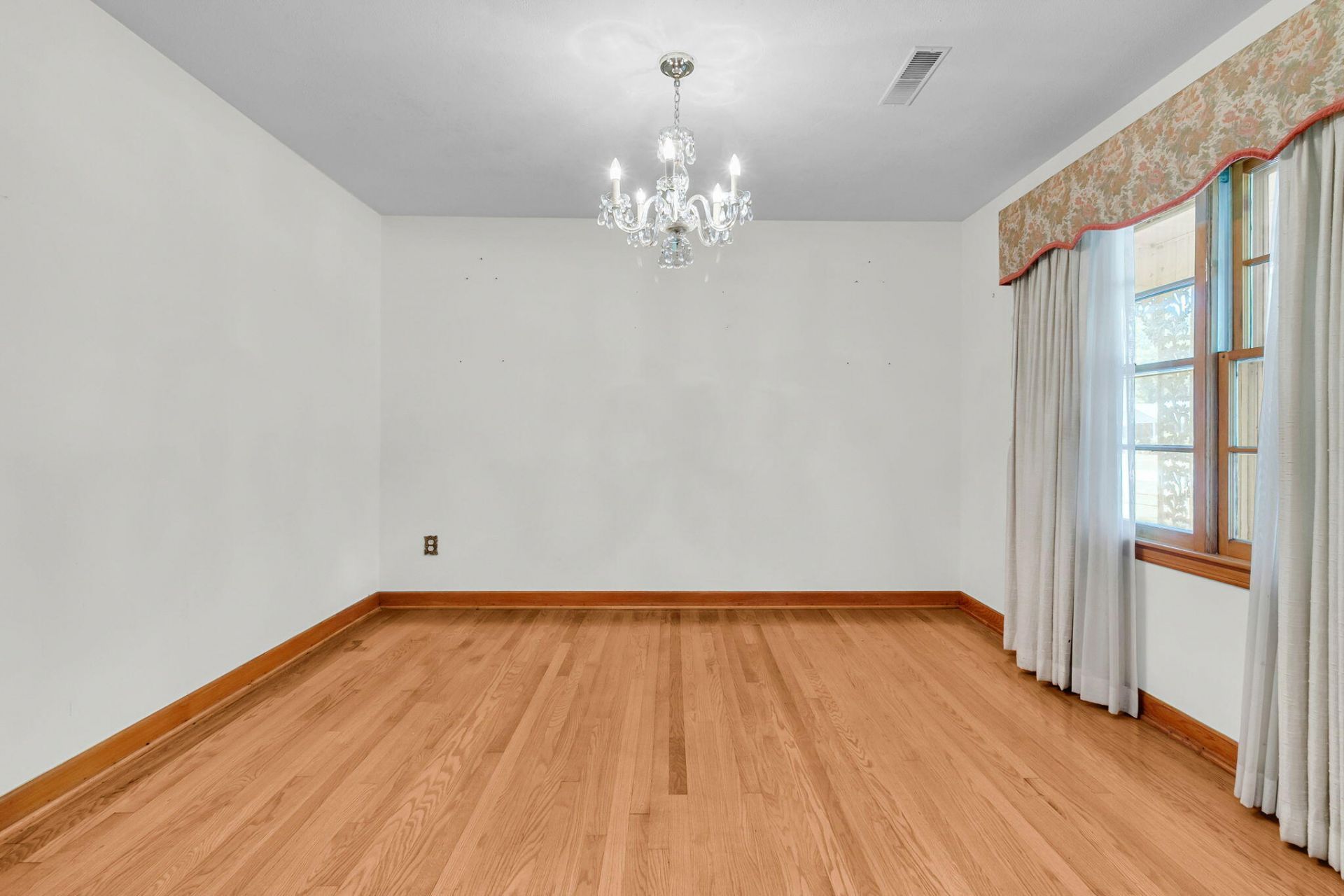 1223 Winston Street Photo 22