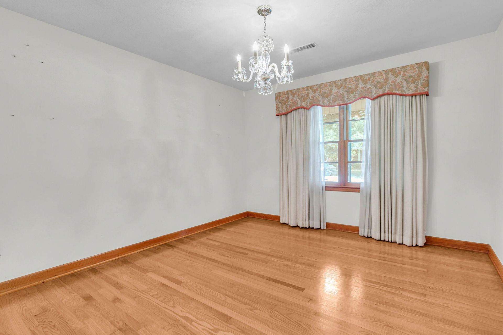 1223 Winston Street Photo 23