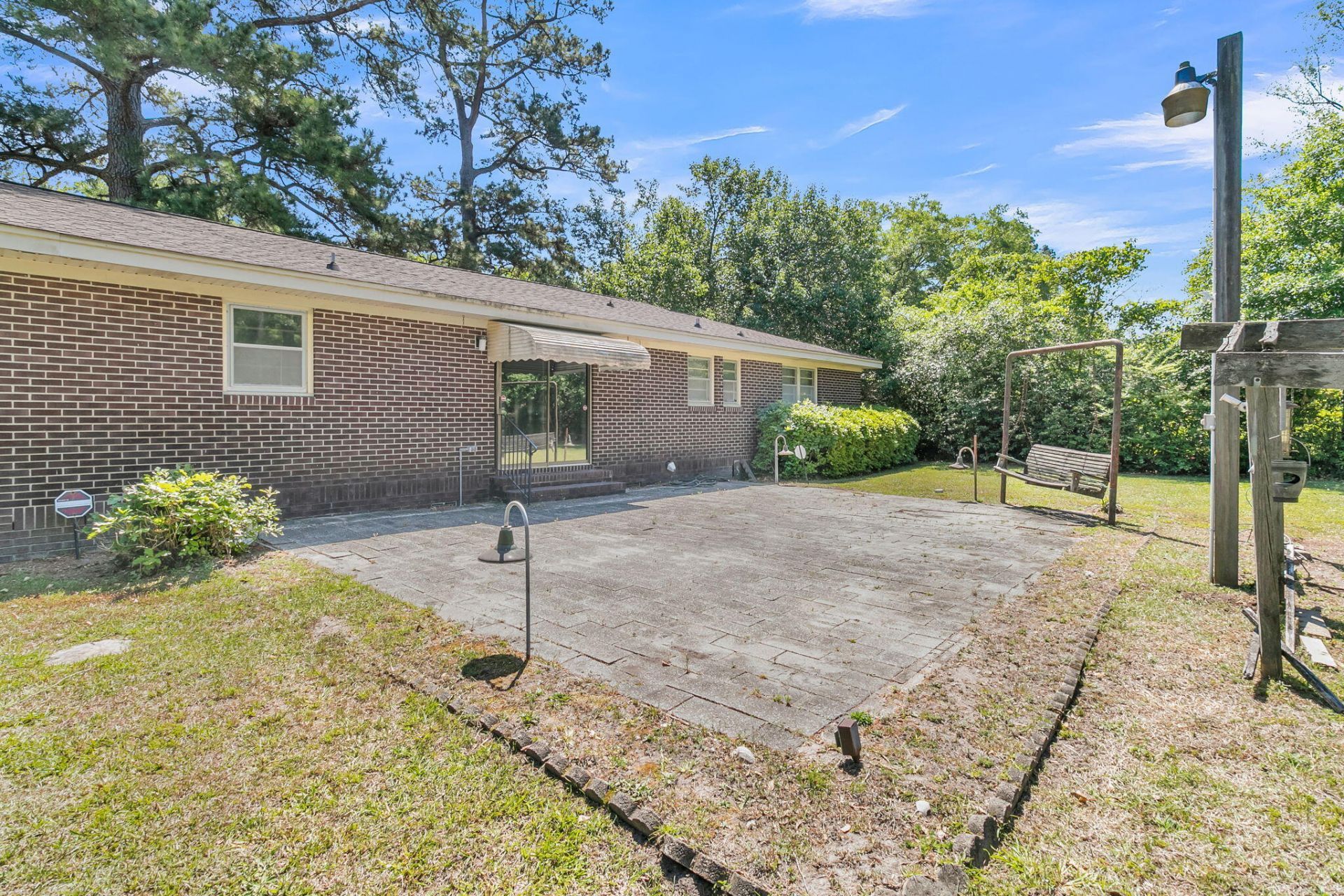 1223 Winston Street Photo 28