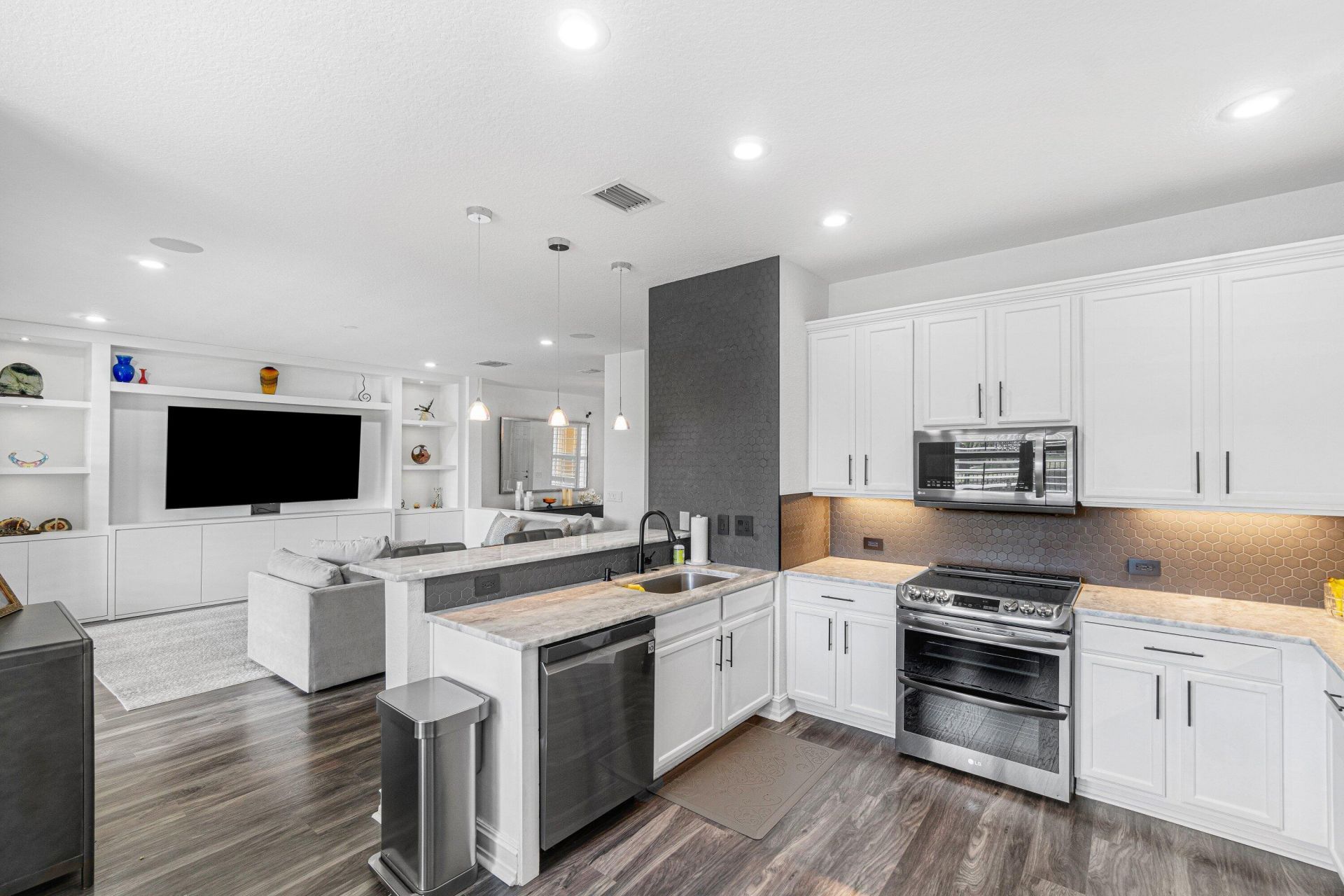 8300 Calabria Lakes Drive, Boynton Beach, FL 33473 Photo