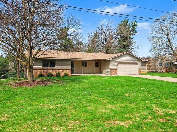 3135 Wildridge Drive NE, Grand Rapids, MI 49525