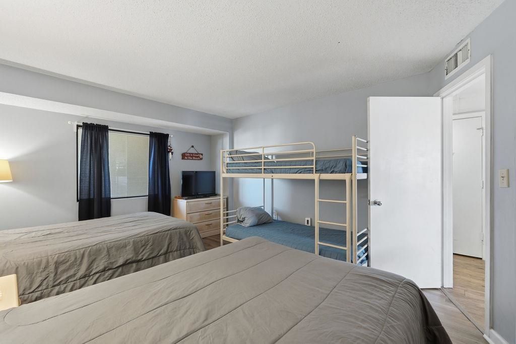 201 74th Ave. N Photo 8