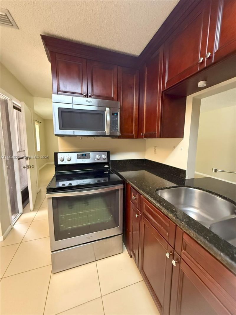 7029 Marlberry Ln, Unit 7029, Tamarac, FL 33321 Photo
