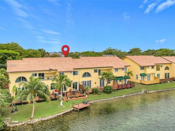 781 NE 195th St, Miami, FL 33179