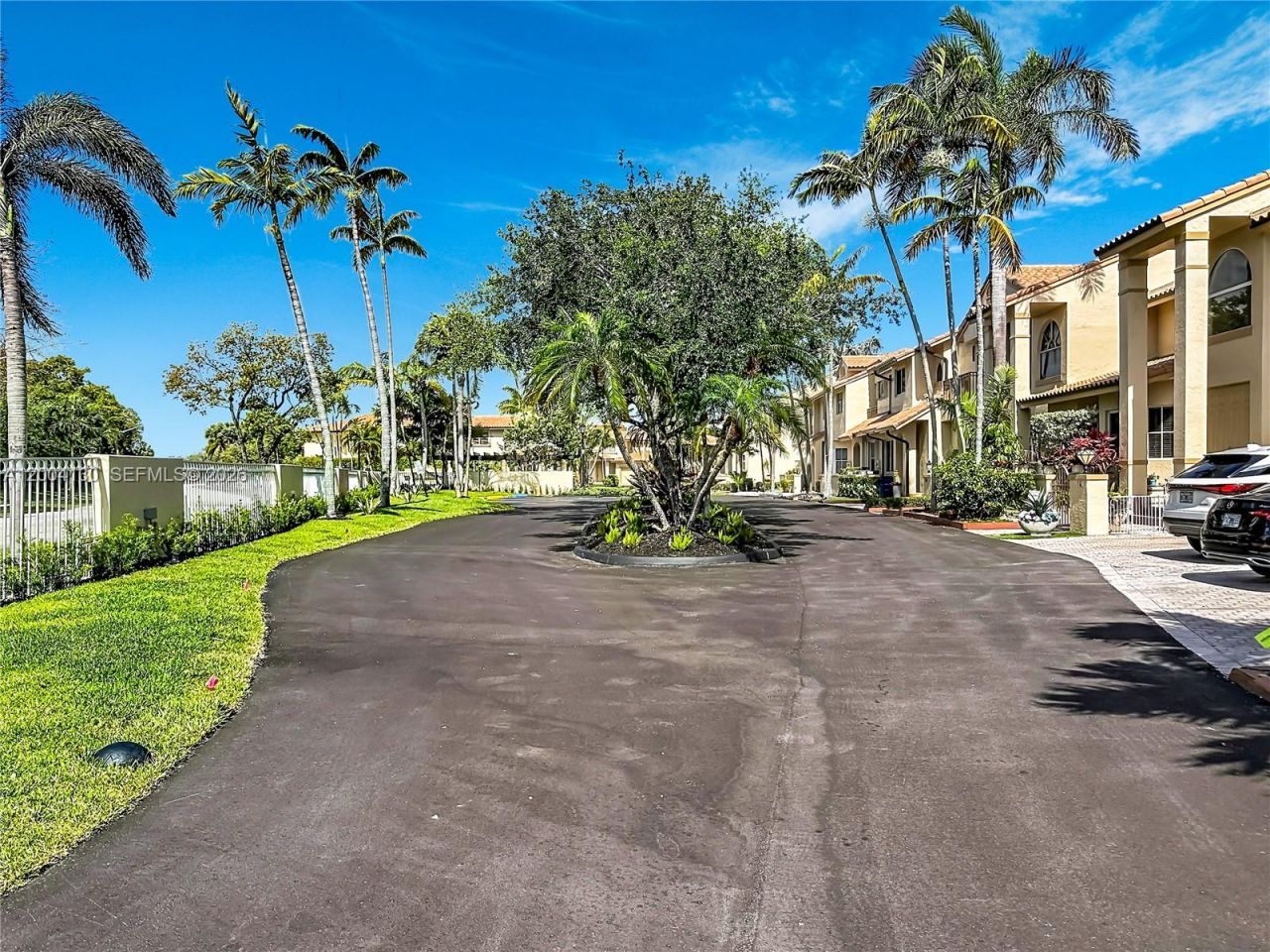 781 NE 195th St, Miami, FL 33179 Photo