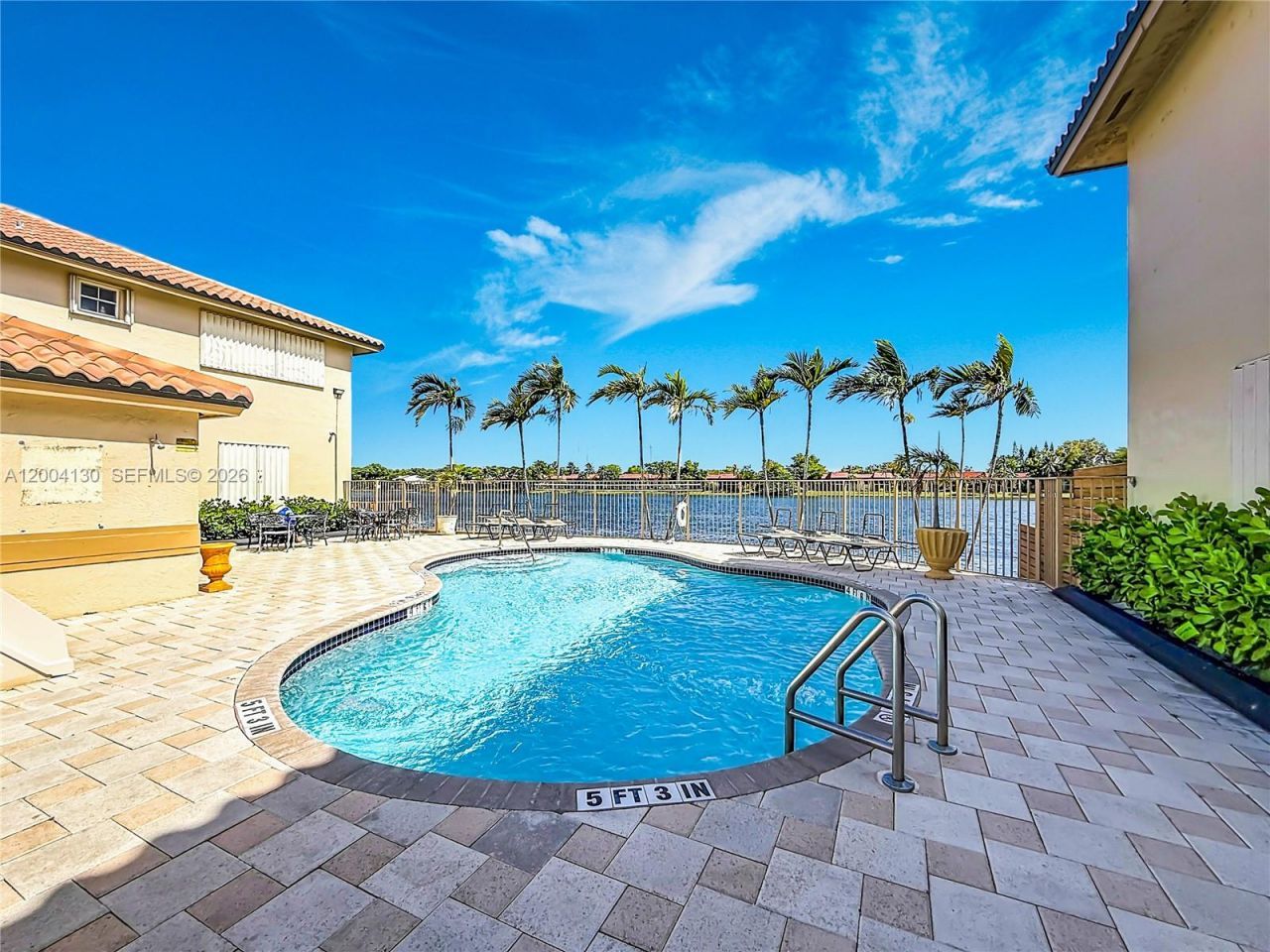 781 NE 195th St, Miami, FL 33179 Photo