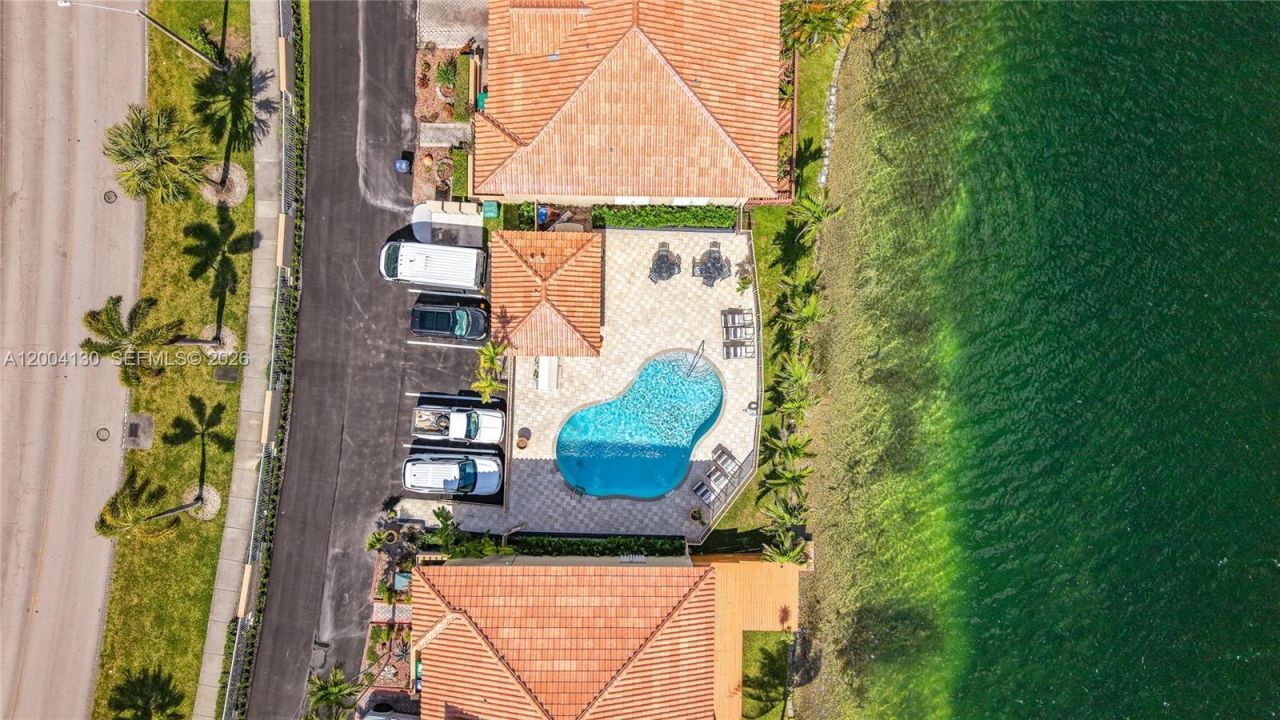 781 NE 195th St, Miami, FL 33179 Photo