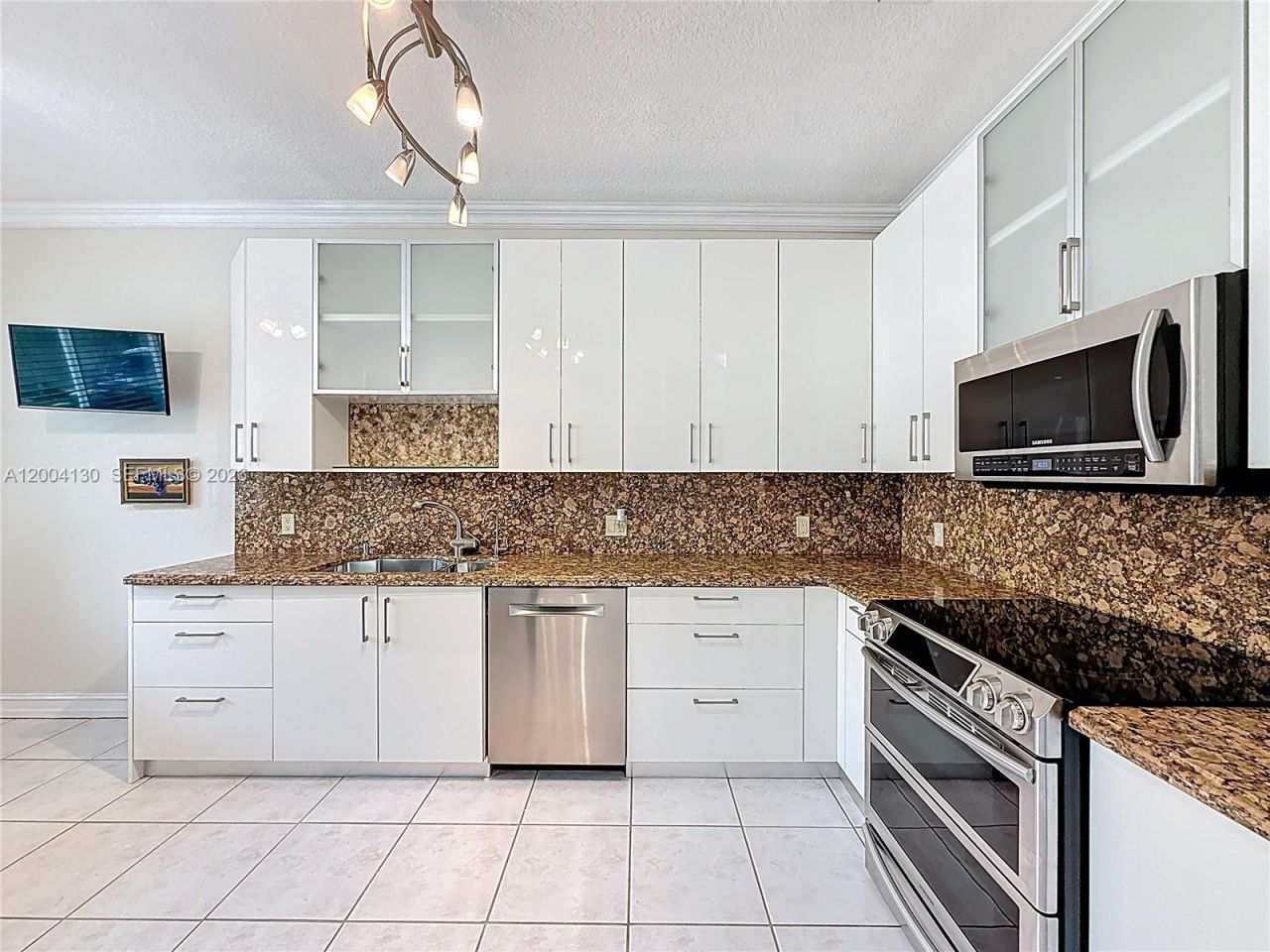 781 NE 195th St, Miami, FL 33179 Photo