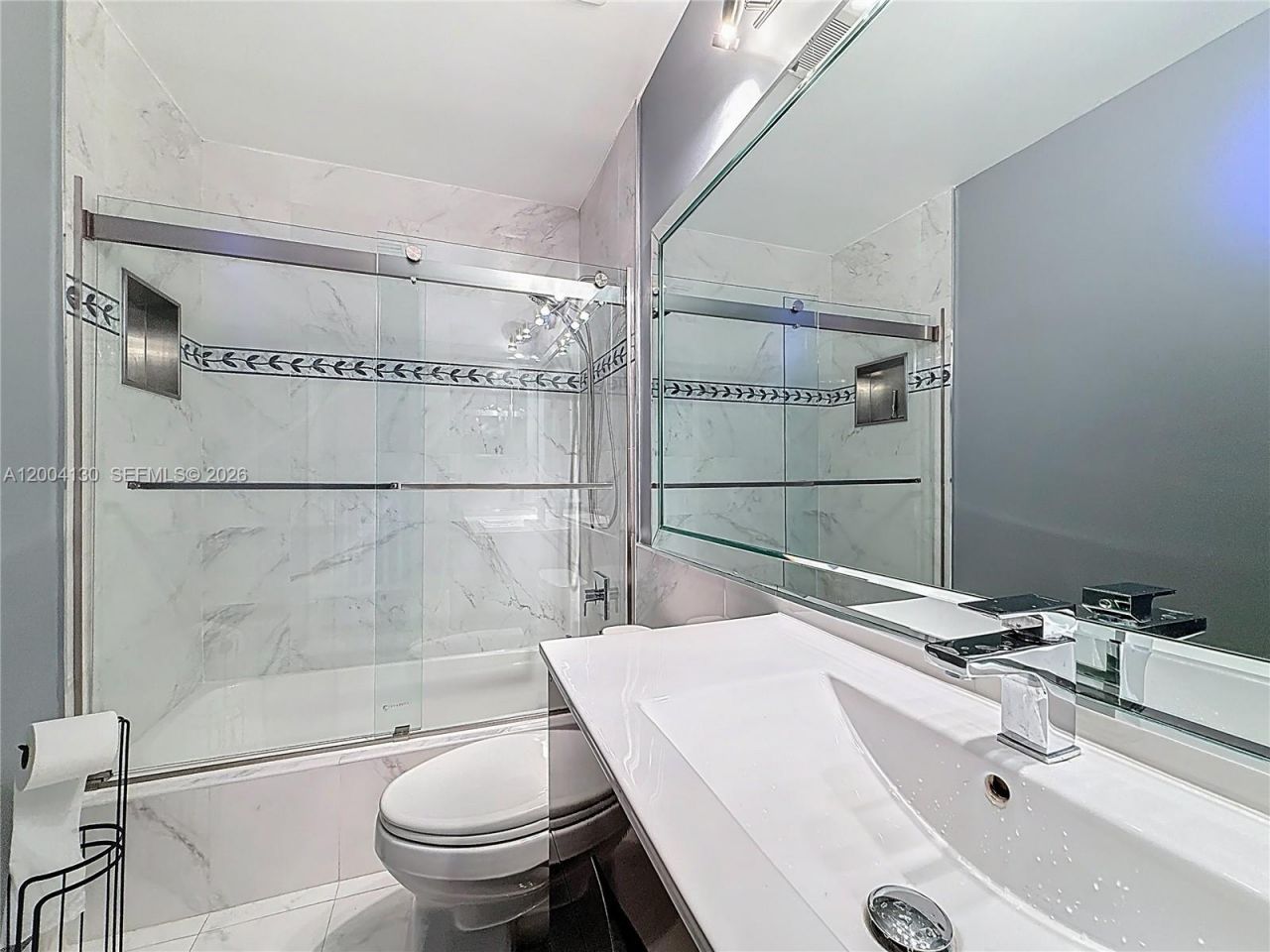 781 NE 195th St, Miami, FL 33179 Photo