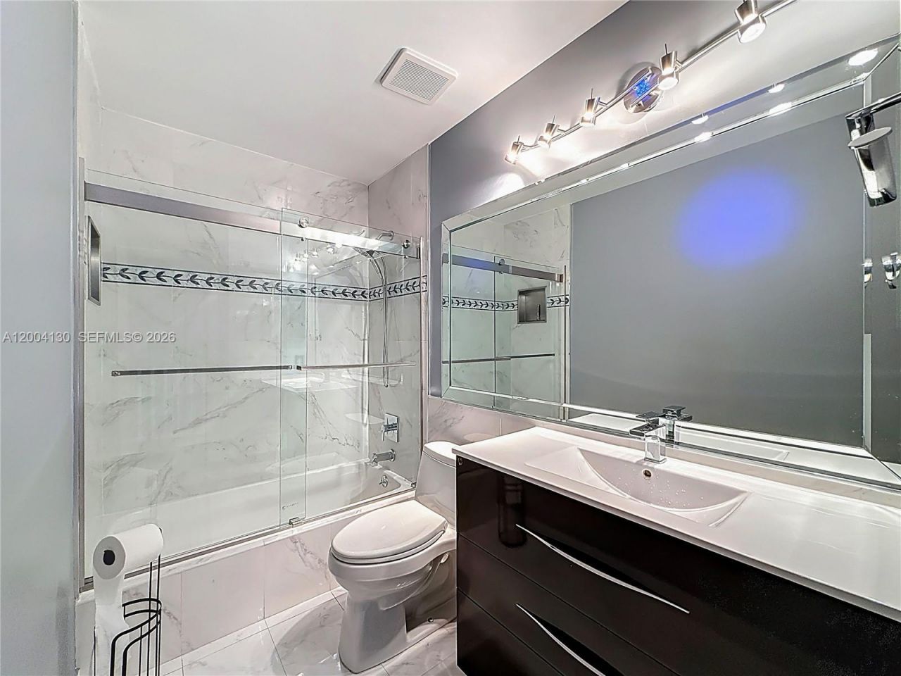 781 NE 195th St, Miami, FL 33179 Photo