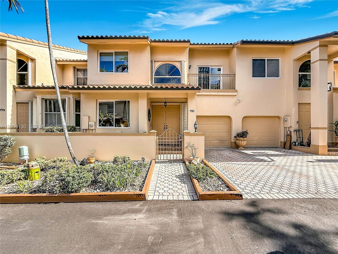 781 NE 195th St, Miami, FL 33179 Photo