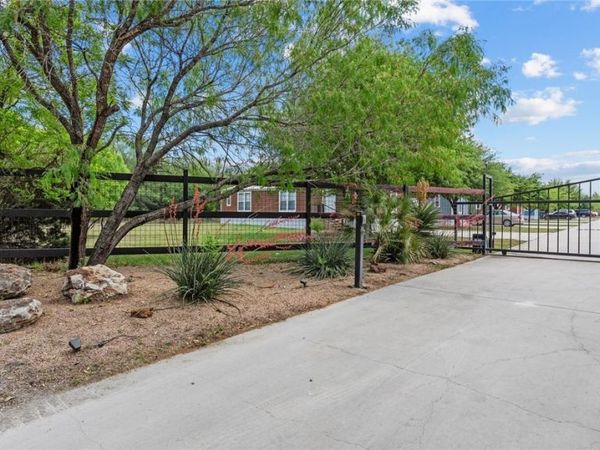 1911 Wald Road , New Braunfels, TX 78132