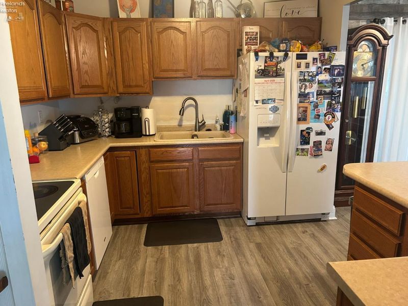 40 Crestwood Drive, Willard, OH 44890 Photo 12