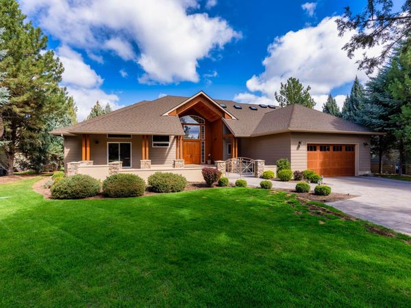 1953 Kingfisher Circle, Redmond, OR 97756