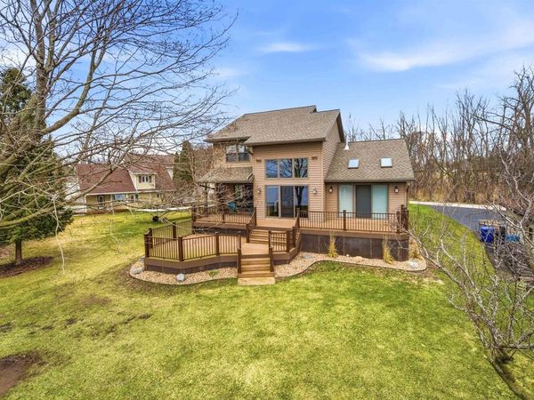 6097 E LYNGAAS ROAD, Winneconne, WI 54986