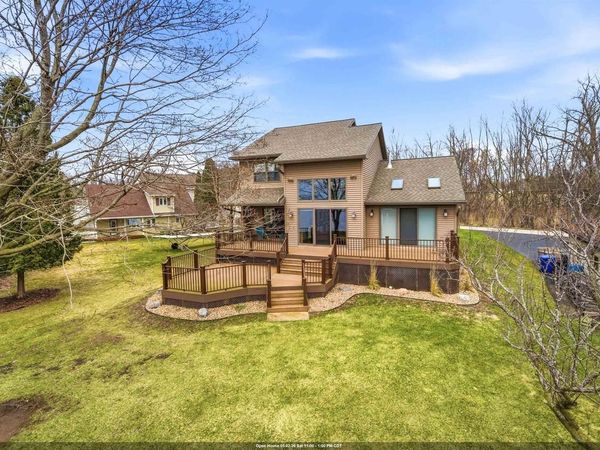 6097 E LYNGAAS ROAD, Winneconne, WI 54986