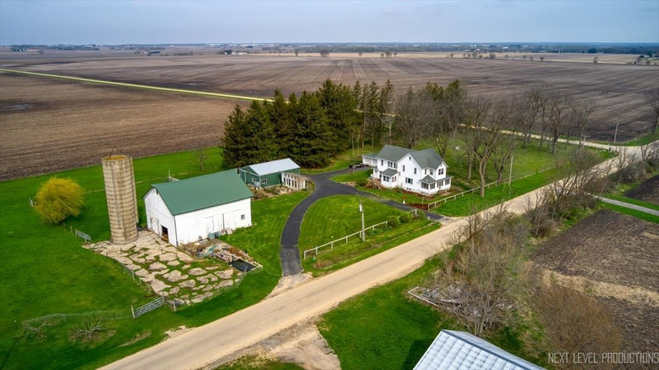 7930 E Line Road , Kirkland, IL 60146