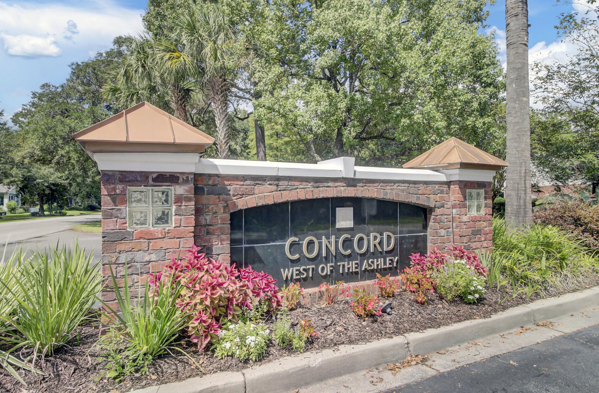 45 Sycamore Avenue Photo 24