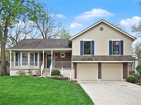 1607 SE Boone Trail, Lee's Summit, MO 64063