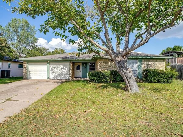 232 Linda Drive, Burleson, TX 76028