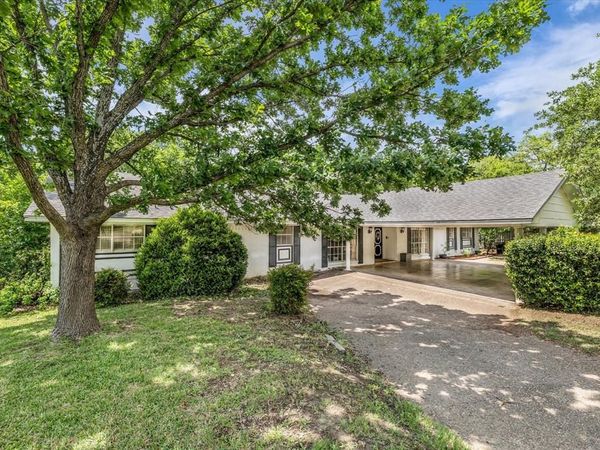 1208 Knotty Oaks Drive, Woodway, TX 76712