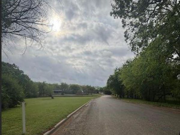 6 Creekwood Trail , Bowie, TX 76230