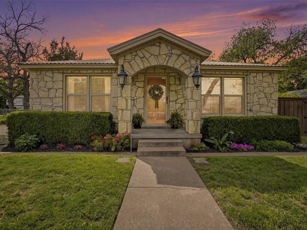 309 N Travis Street, Granbury, TX 76048
