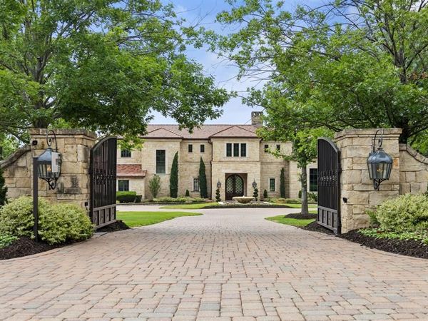 690 S Peytonville Avenue, Southlake, TX 76092