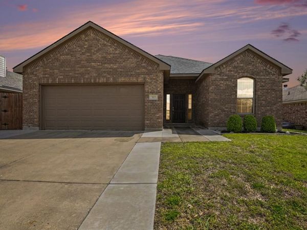 303 Stonegate Boulevard, Alvarado, TX 76009