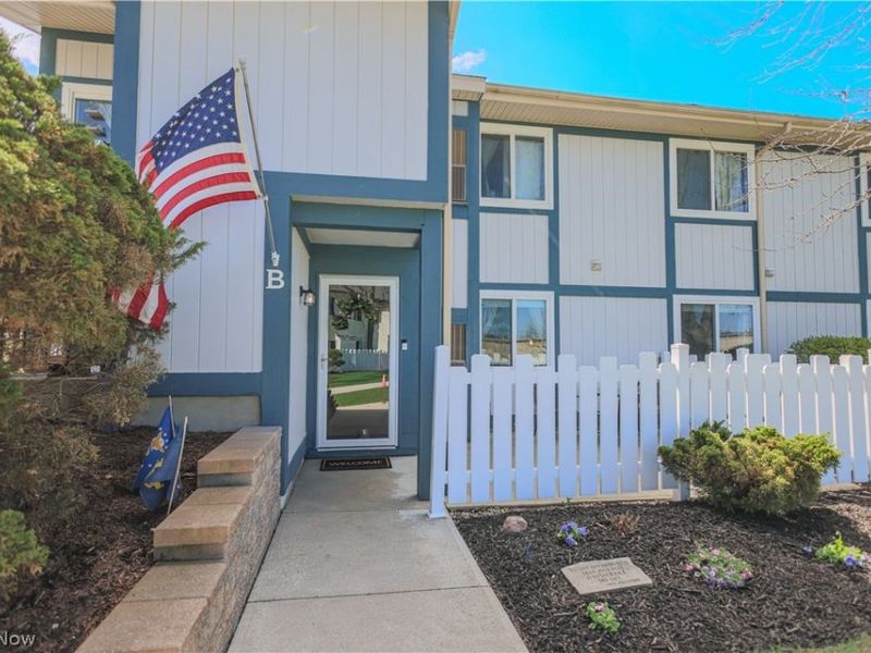 9040 Portage Pointe Drive, Unit B, Streetsboro, OH 44241 Photo 1