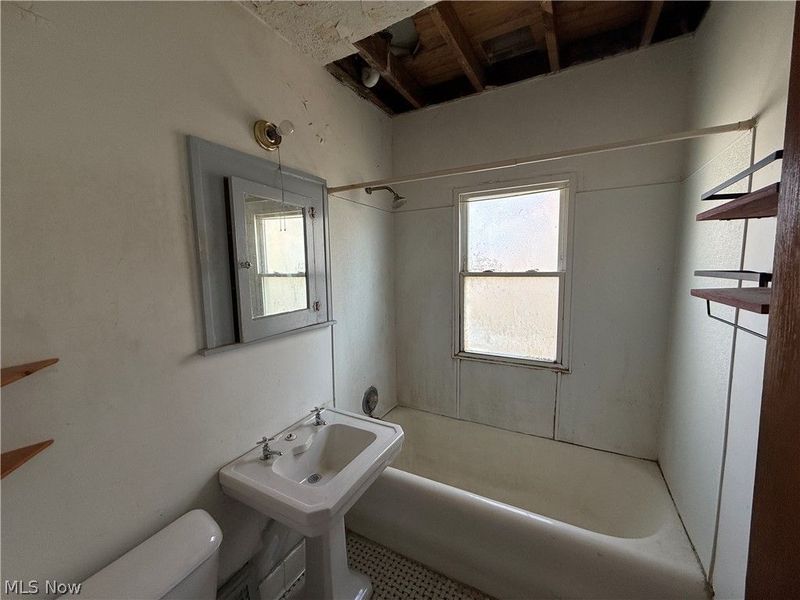 18309 Edgerton Road, Cleveland, OH 44119 Photo 11