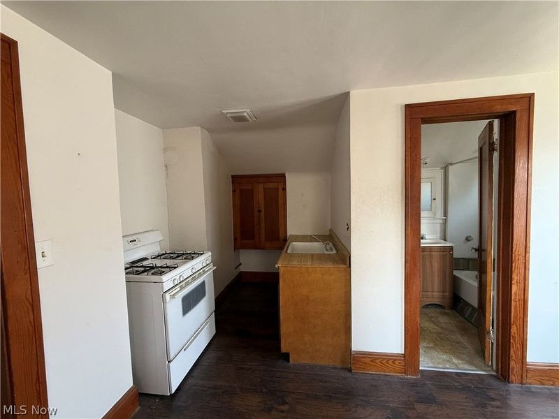 18309 Edgerton Road, Cleveland, OH 44119 Photo 12