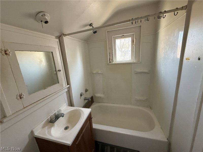 18309 Edgerton Road, Cleveland, OH 44119 Photo 18