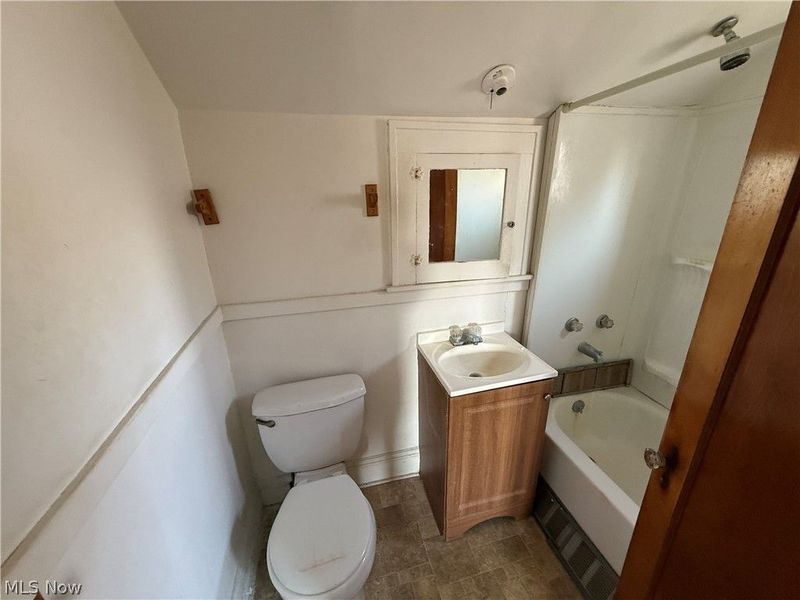 18309 Edgerton Road, Cleveland, OH 44119 Photo 19