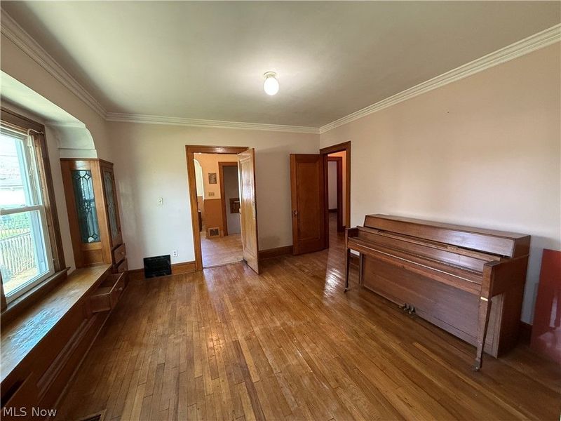 18309 Edgerton Road, Cleveland, OH 44119 Photo 3