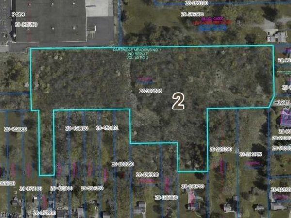 Summerfield Lane NE, Warren, OH 44483