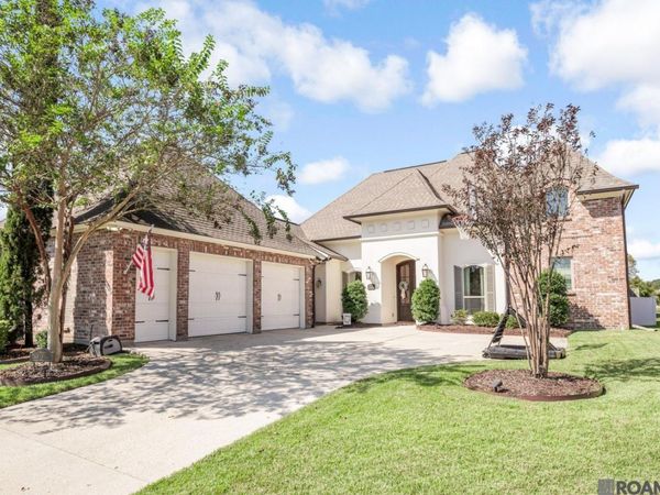 9327 Villa Crossing Dr, Greenwell Springs, LA 70739